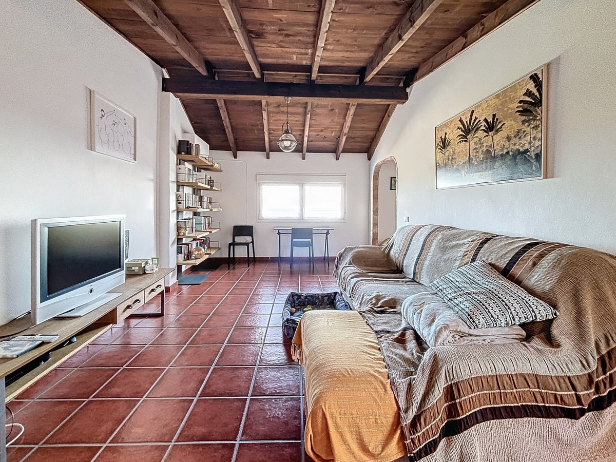 4 Bed Townhouse for sale in Almayate Costa Del Sol East, Málaga, Spain