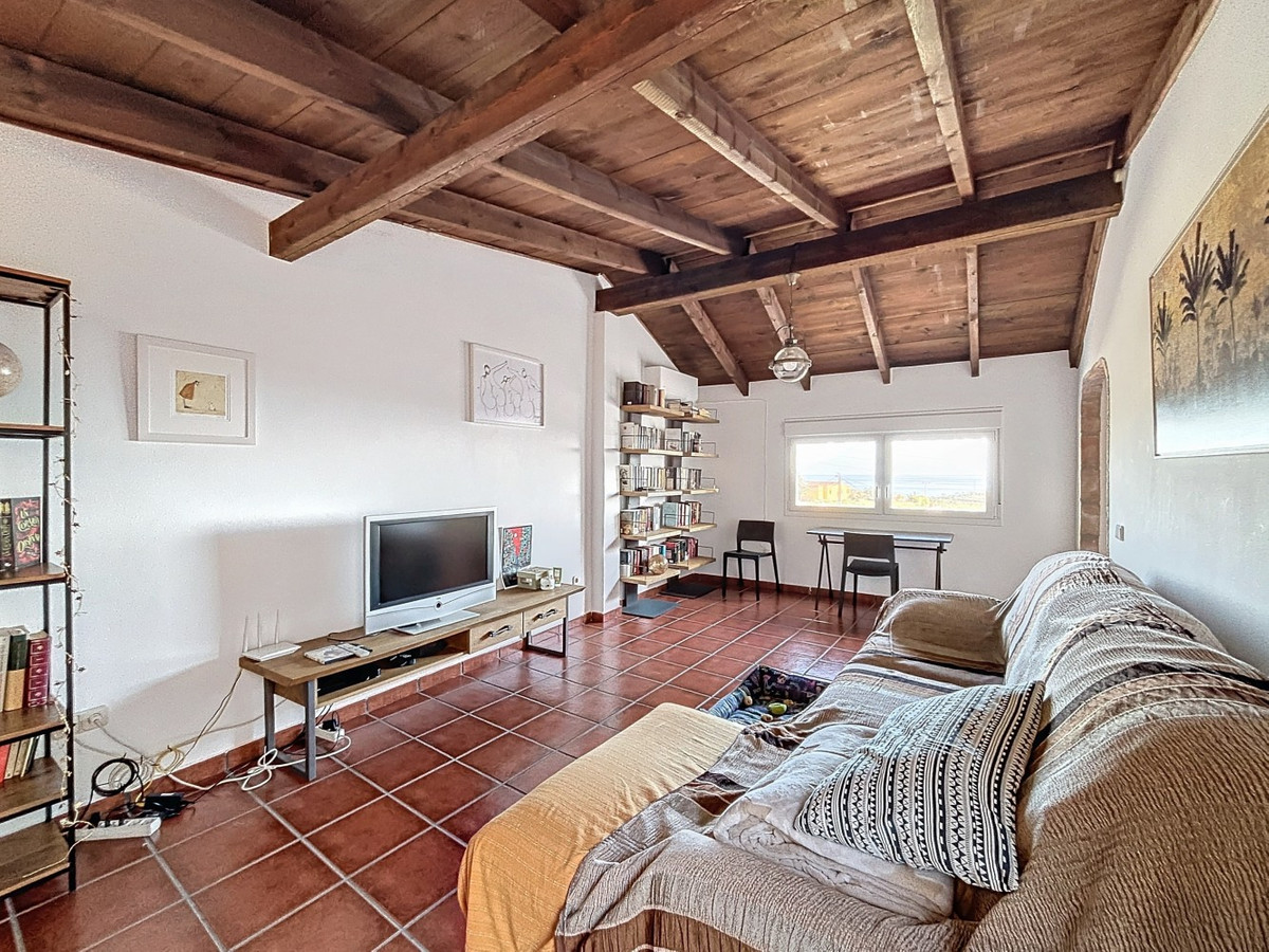 4 Bed Townhouse for sale in Almayate Costa Del Sol East, Málaga, Spain