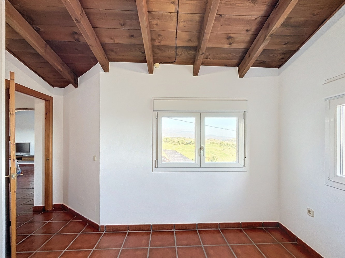 4 Bed Townhouse for sale in Almayate Costa Del Sol East, Málaga, Spain
