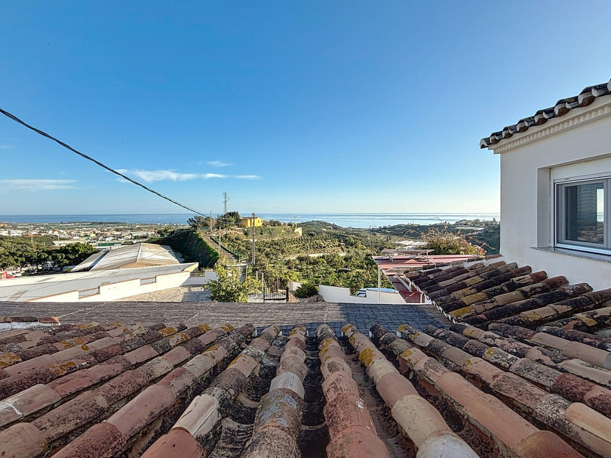 4 Bed Townhouse for sale in Almayate Costa Del Sol East, Málaga, Spain