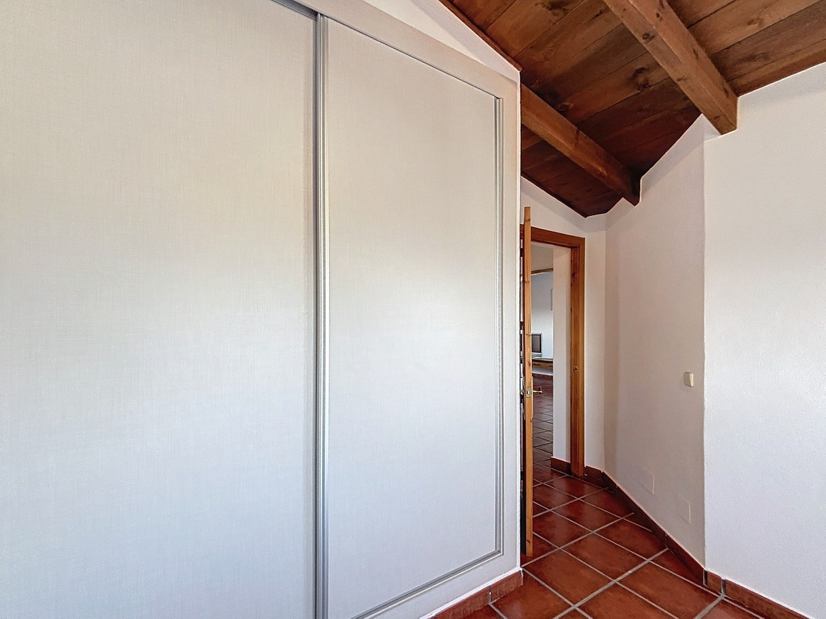 4 Bed Townhouse for sale in Almayate Costa Del Sol East, Málaga, Spain