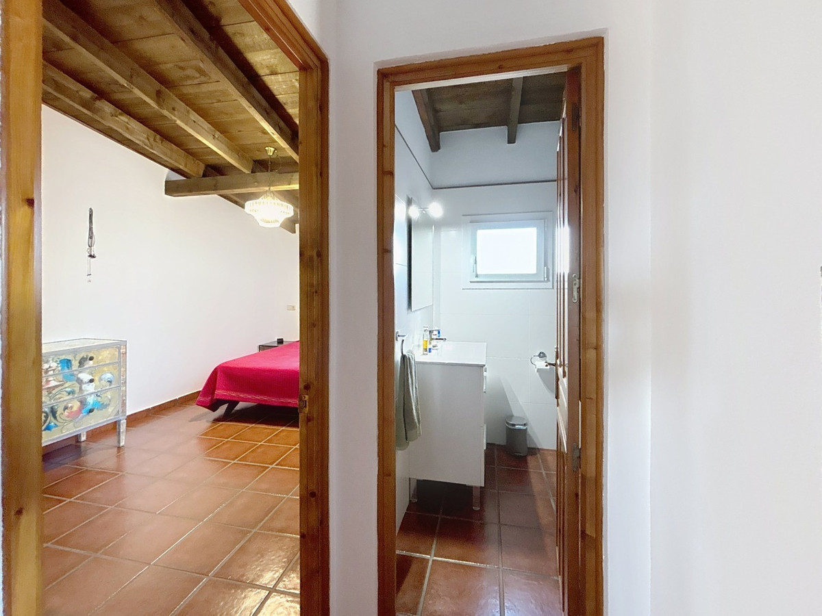 4 Bed Townhouse for sale in Almayate Costa Del Sol East, Málaga, Spain