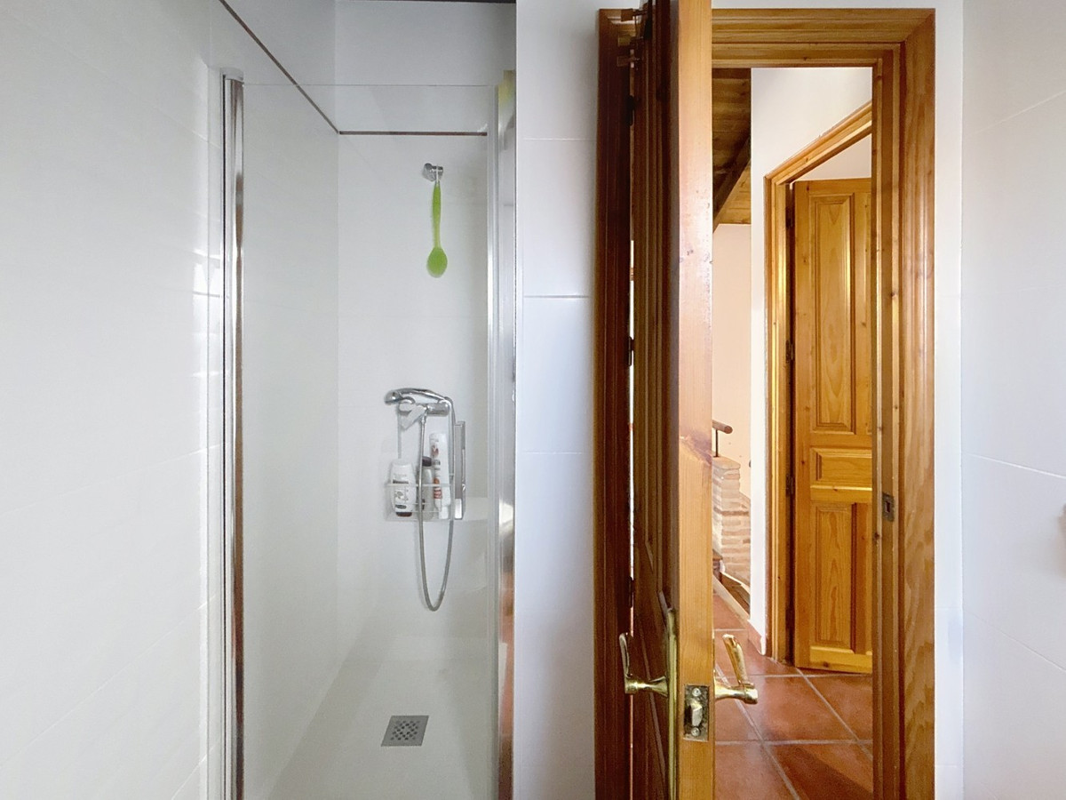 4 Bed Townhouse for sale in Almayate Costa Del Sol East, Málaga, Spain