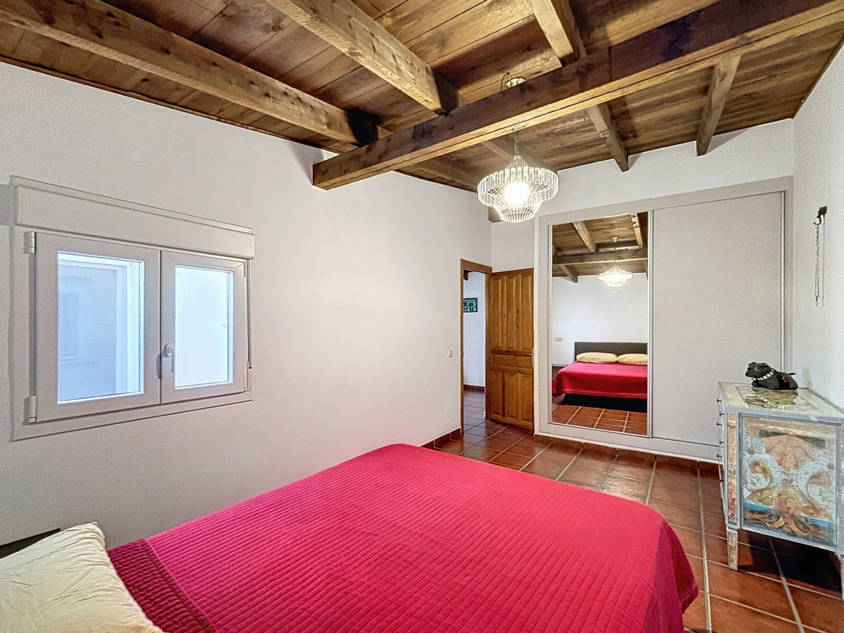 4 Bed Townhouse for sale in Almayate Costa Del Sol East, Málaga, Spain