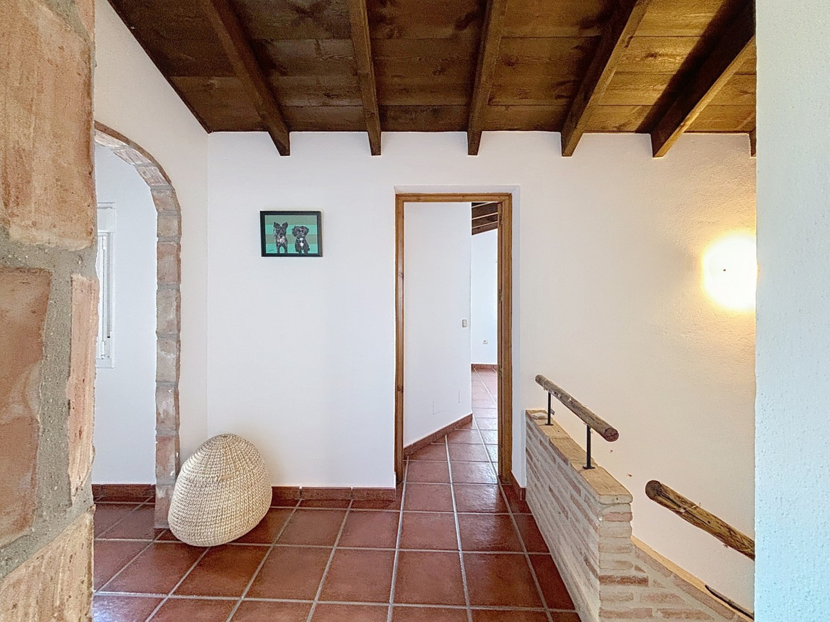 4 Bed Townhouse for sale in Almayate Costa Del Sol East, Málaga, Spain