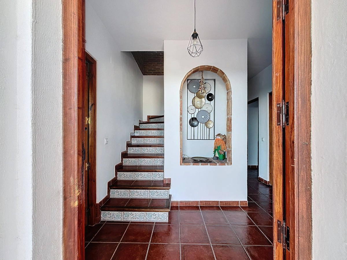 4 Bed Townhouse for sale in Almayate Costa Del Sol East, Málaga, Spain