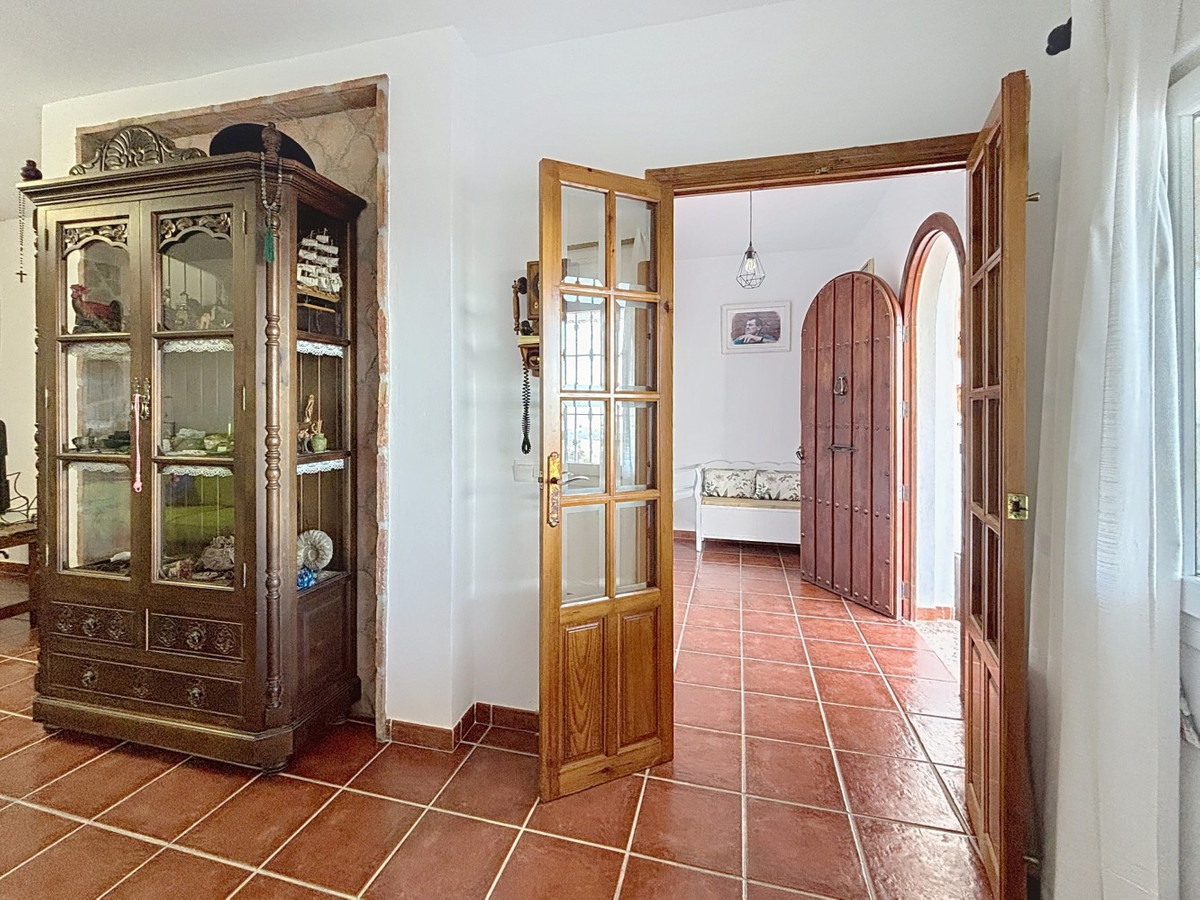 4 Bed Townhouse for sale in Almayate Costa Del Sol East, Málaga, Spain