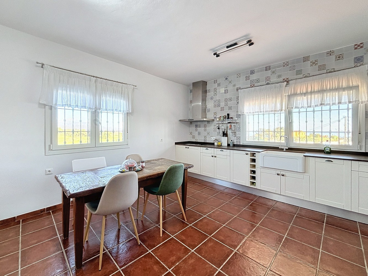 4 Bed Townhouse for sale in Almayate Costa Del Sol East, Málaga, Spain