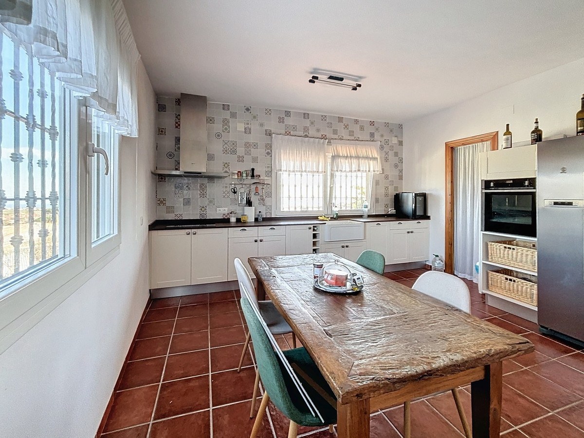 4 Bed Townhouse for sale in Almayate Costa Del Sol East, Málaga, Spain