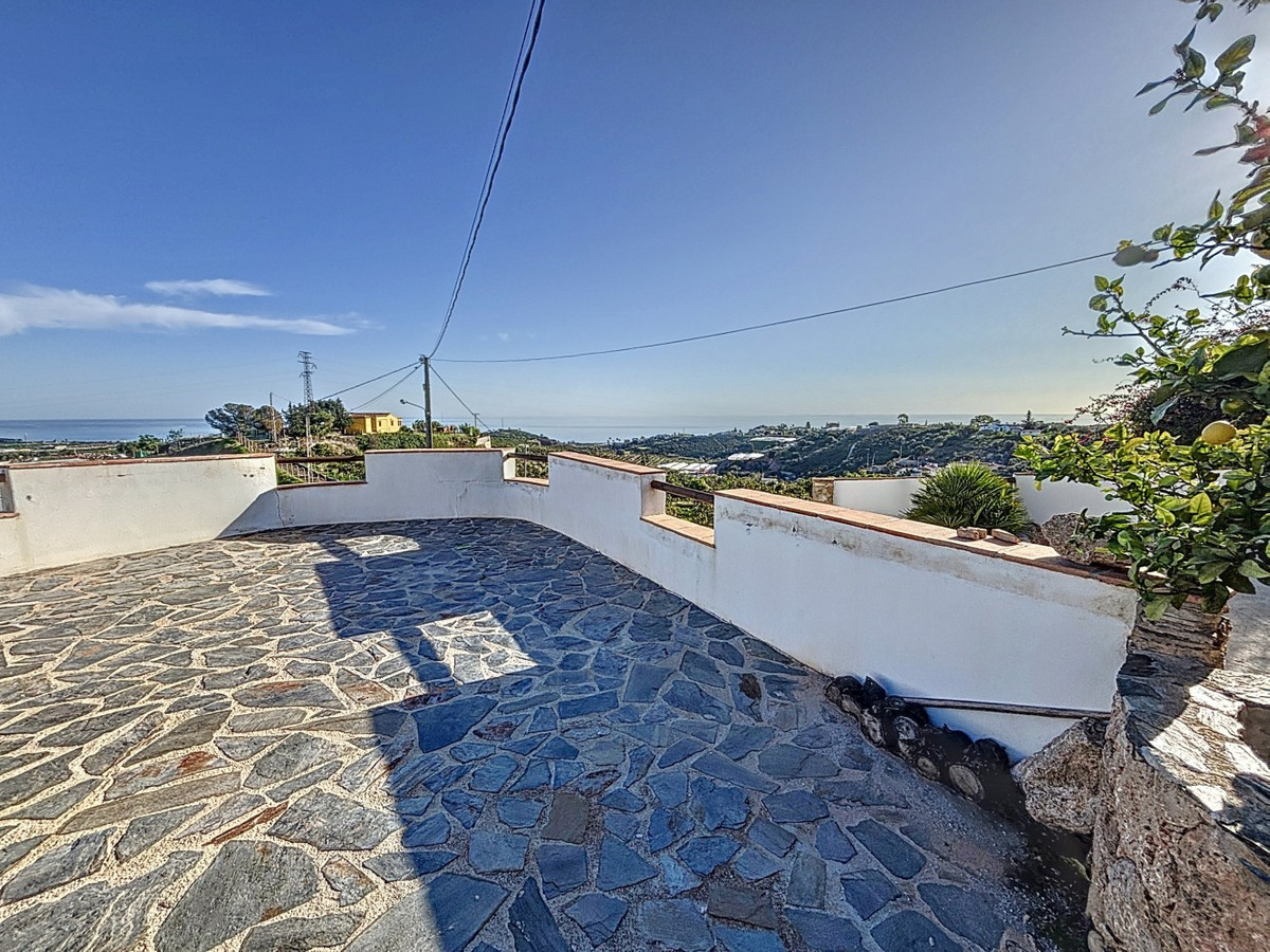 4 Bed Townhouse for sale in Almayate Costa Del Sol East, Málaga, Spain