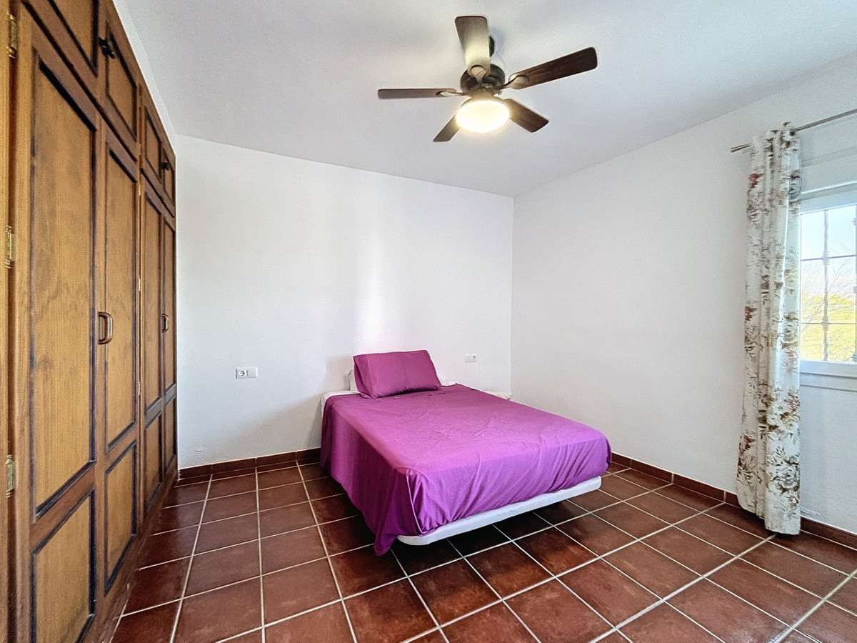 4 Bed Townhouse for sale in Almayate Costa Del Sol East, Málaga, Spain