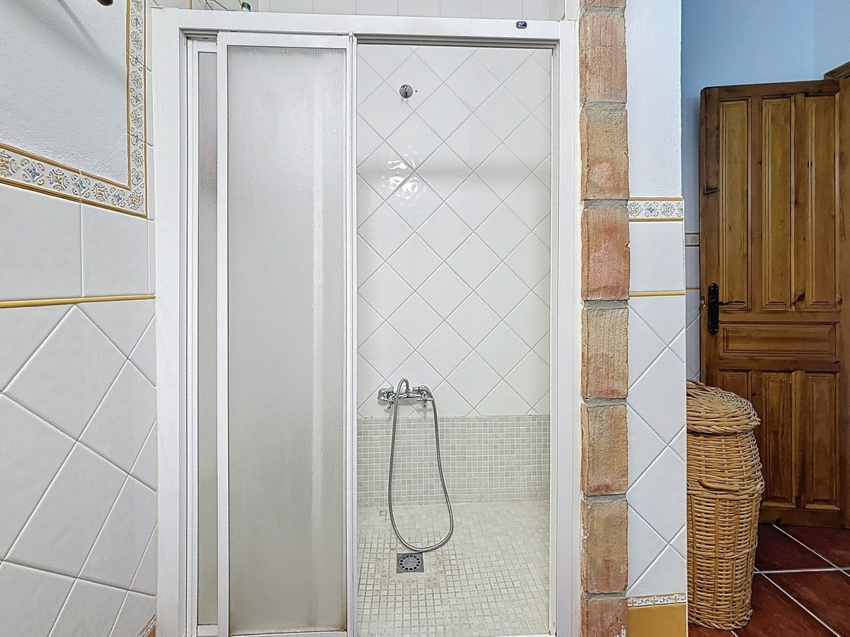 4 Bed Townhouse for sale in Almayate Costa Del Sol East, Málaga, Spain