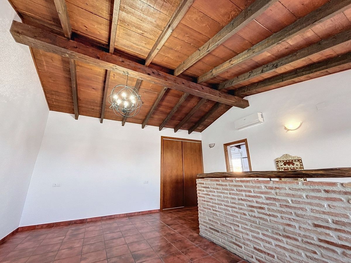 4 Bed Townhouse for sale in Almayate Costa Del Sol East, Málaga, Spain