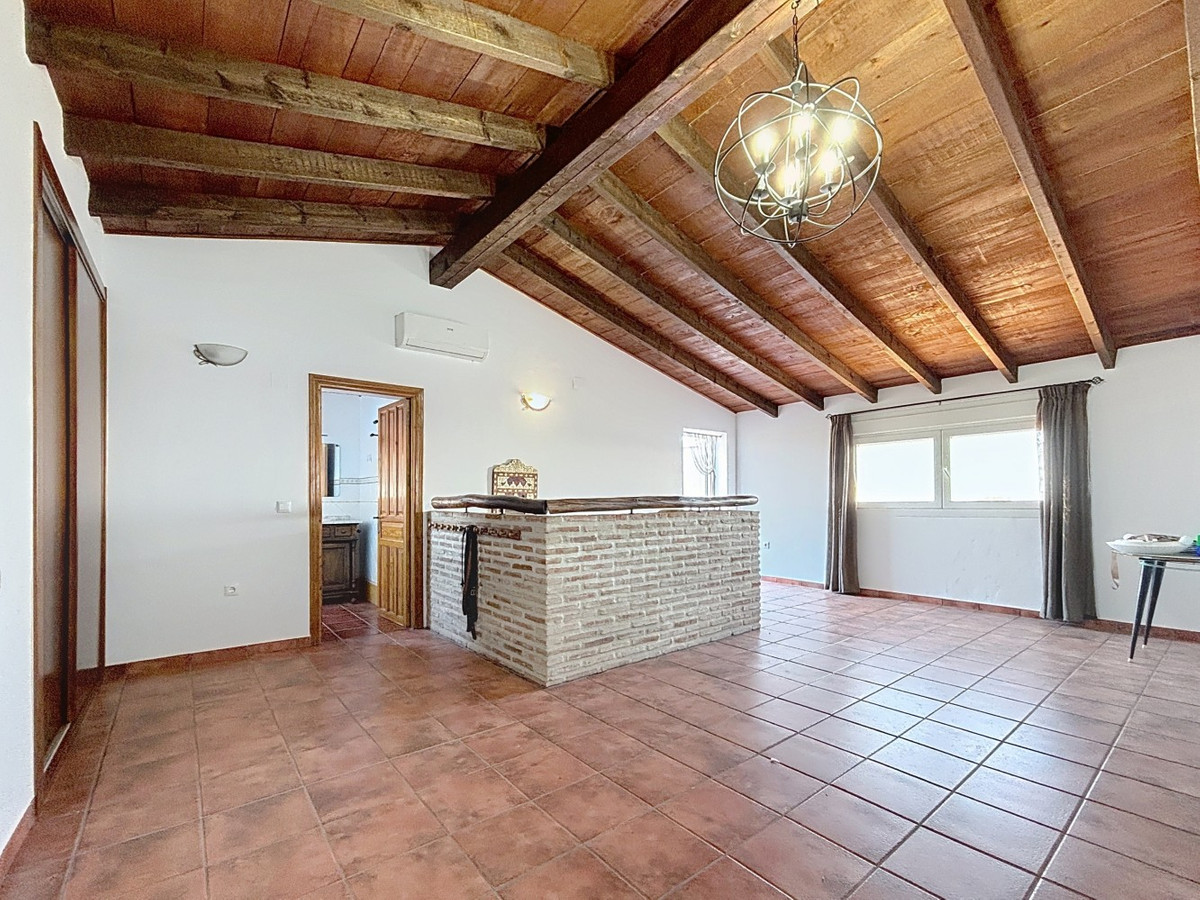 4 Bed Townhouse for sale in Almayate Costa Del Sol East, Málaga, Spain