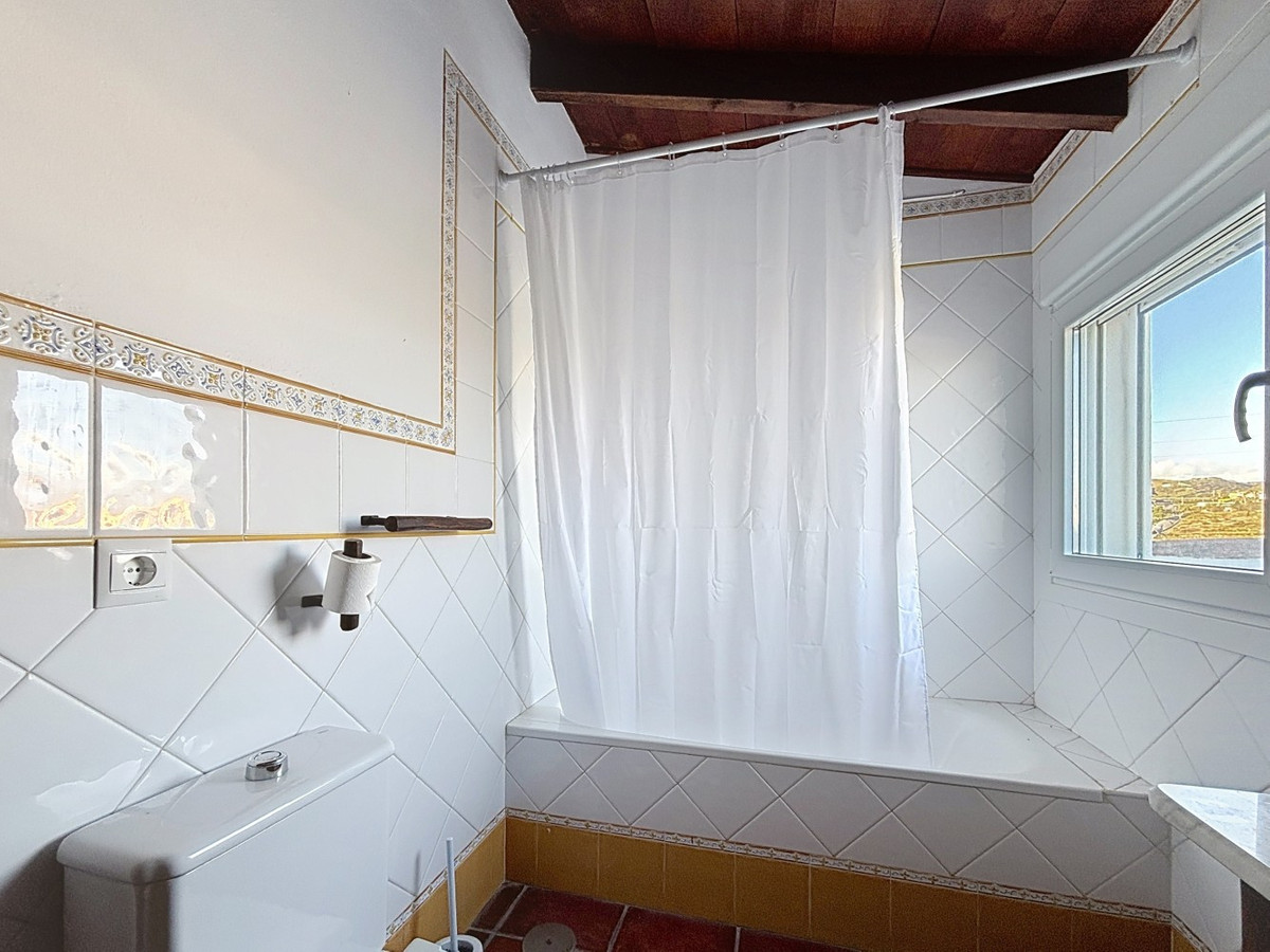 4 Bed Townhouse for sale in Almayate Costa Del Sol East, Málaga, Spain