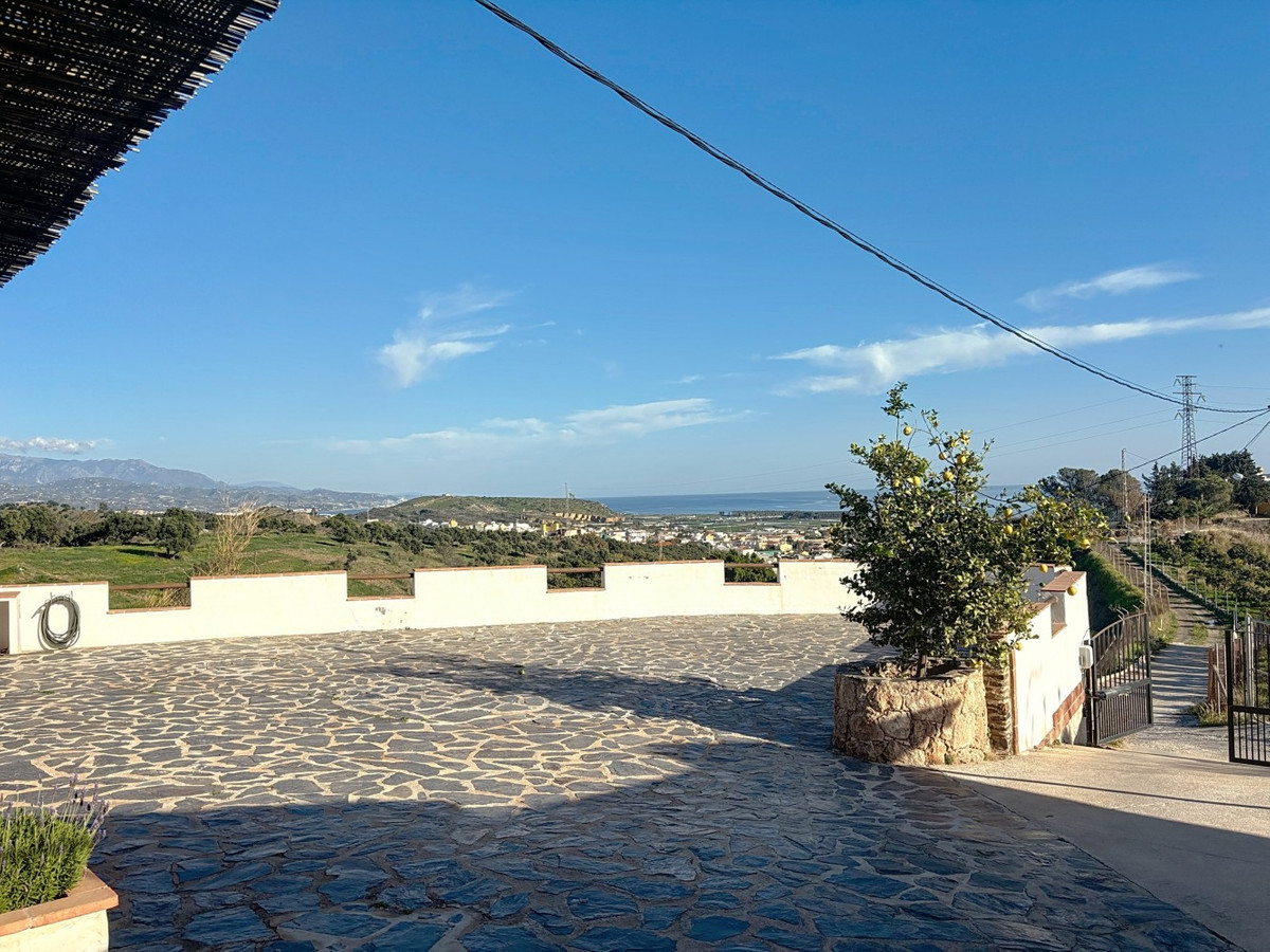 4 Bed Townhouse for sale in Almayate Costa Del Sol East, Málaga, Spain