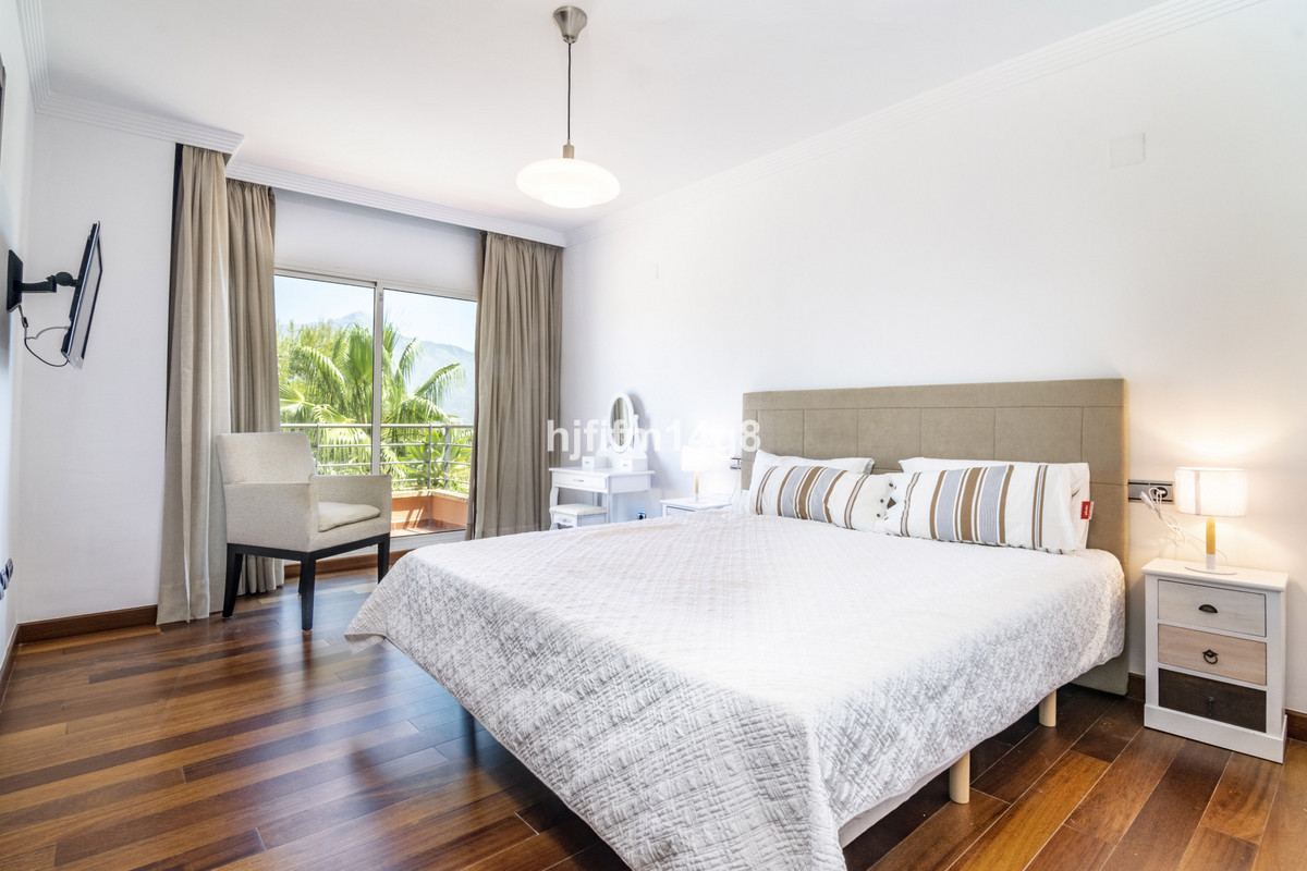 4 Bed Apartment for sale in Nueva Andalucía Costa Del Sol, Málaga, Spain