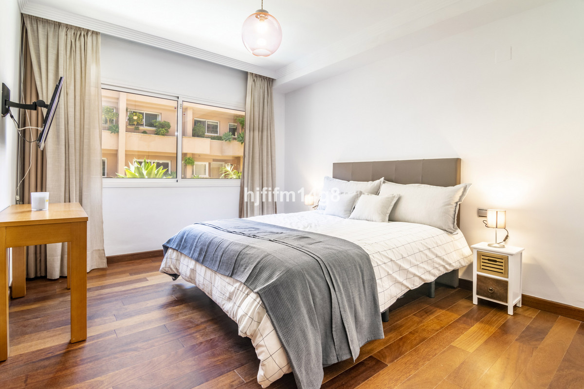 4 Bed Apartment for sale in Nueva Andalucía Costa Del Sol, Málaga, Spain