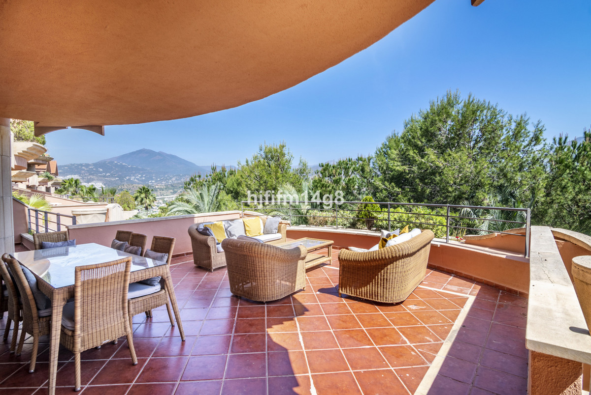 4 Bed Apartment for sale in Nueva Andalucía Costa Del Sol, Málaga, Spain