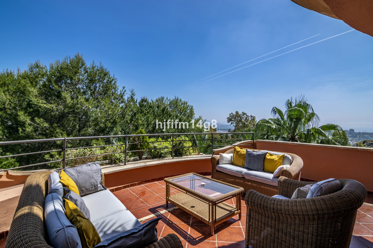 4 Bed Apartment for sale in Nueva Andalucía Costa Del Sol, Málaga, Spain