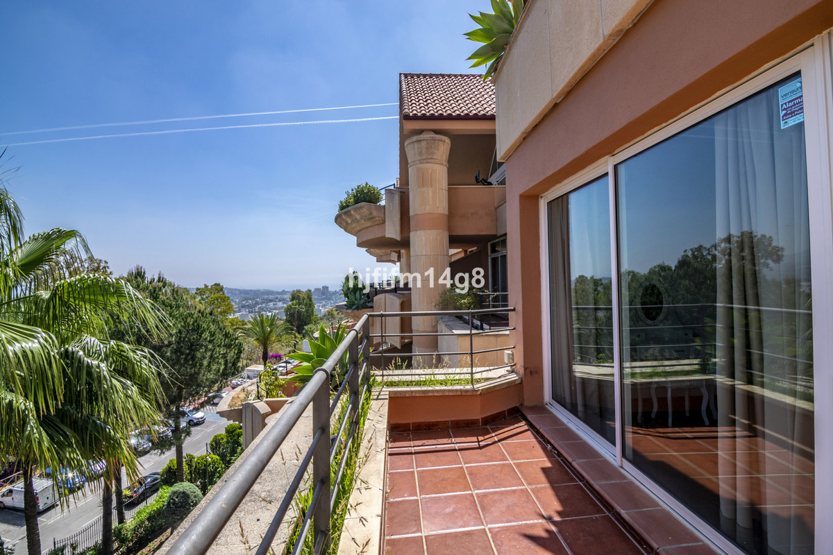 4 Bed Apartment for sale in Nueva Andalucía Costa Del Sol, Málaga, Spain