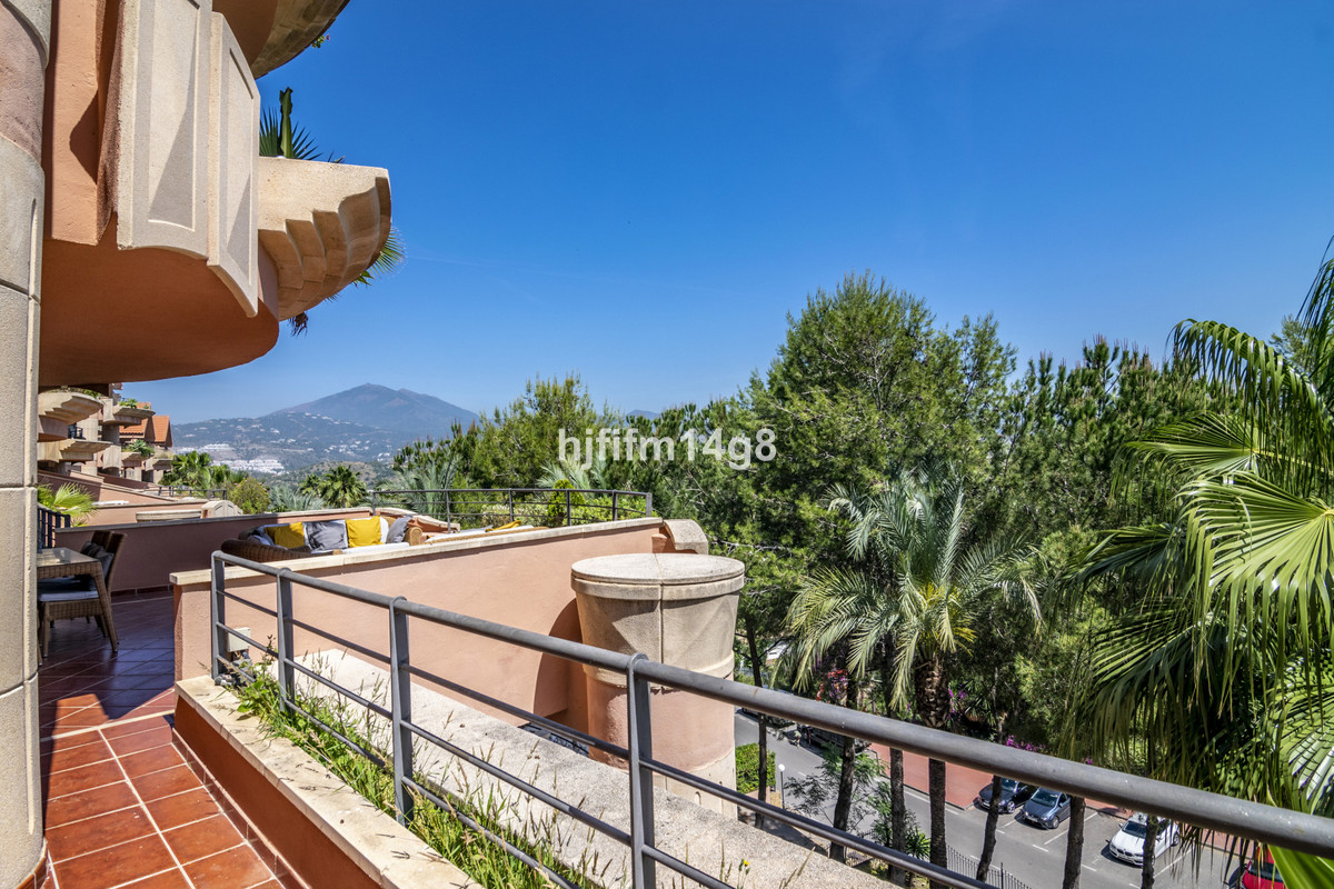 4 Bed Apartment for sale in Nueva Andalucía Costa Del Sol, Málaga, Spain