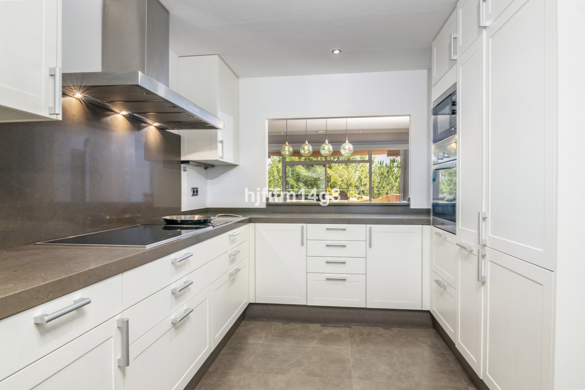 4 Bed Apartment for sale in Nueva Andalucía Costa Del Sol, Málaga, Spain