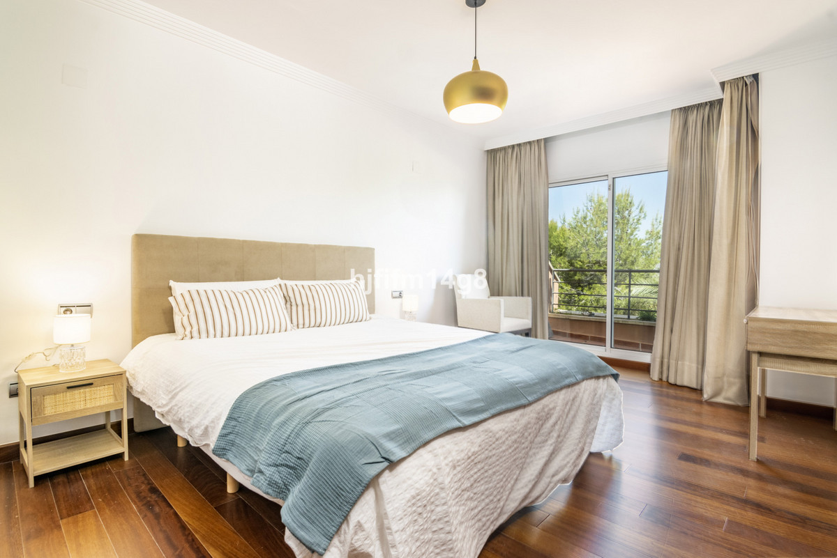 4 Bed Apartment for sale in Nueva Andalucía Costa Del Sol, Málaga, Spain