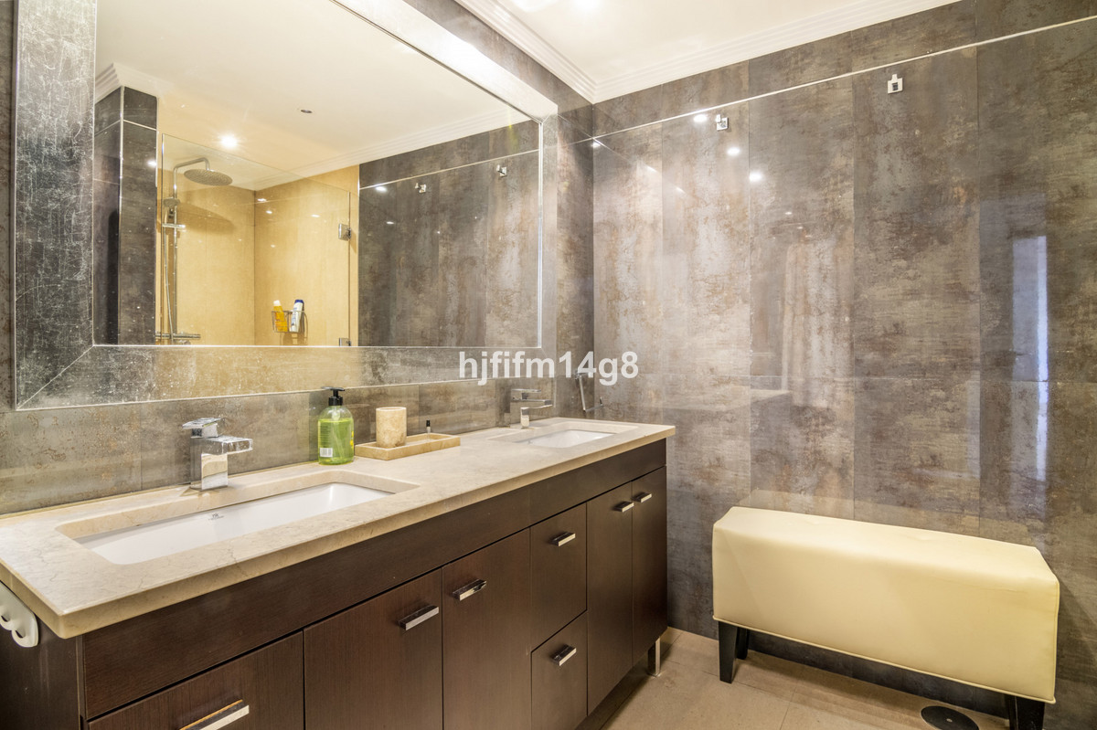 4 Bed Apartment for sale in Nueva Andalucía Costa Del Sol, Málaga, Spain
