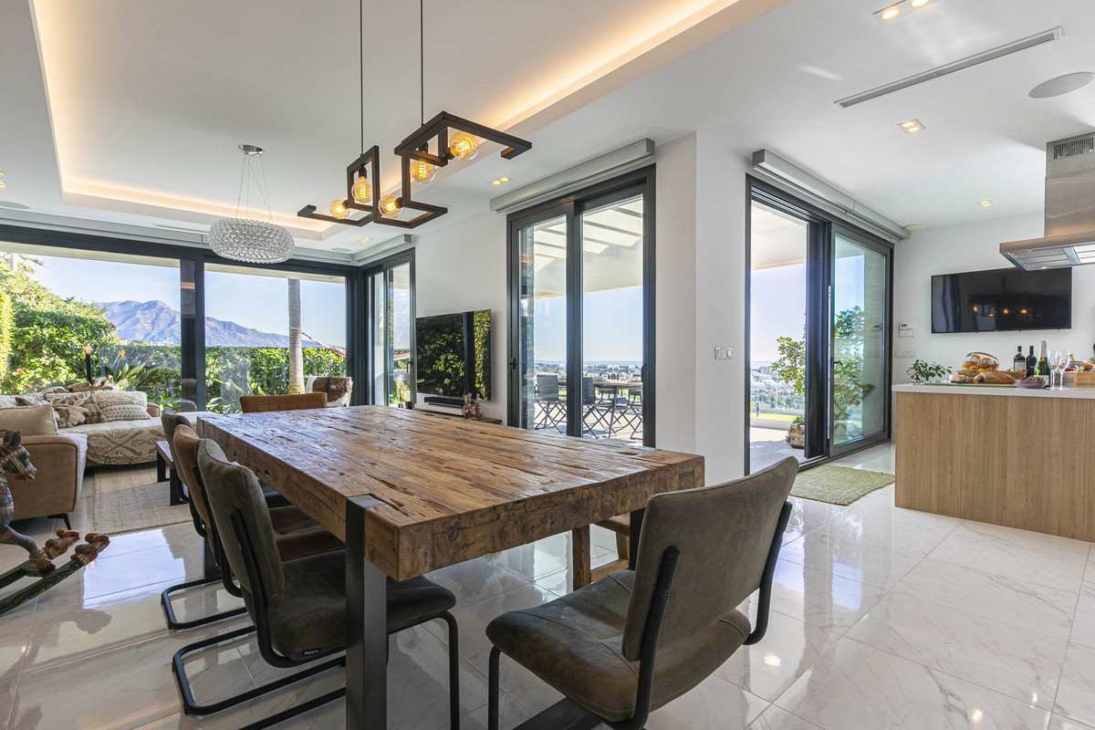 4 Bed Townhouse for sale in Benahavís Costa Del Sol, Málaga, Spain