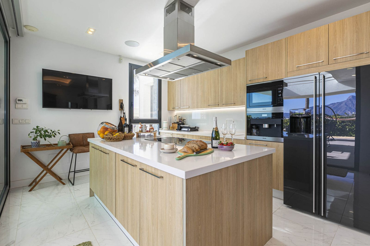 4 Bed Townhouse for sale in Benahavís Costa Del Sol, Málaga, Spain