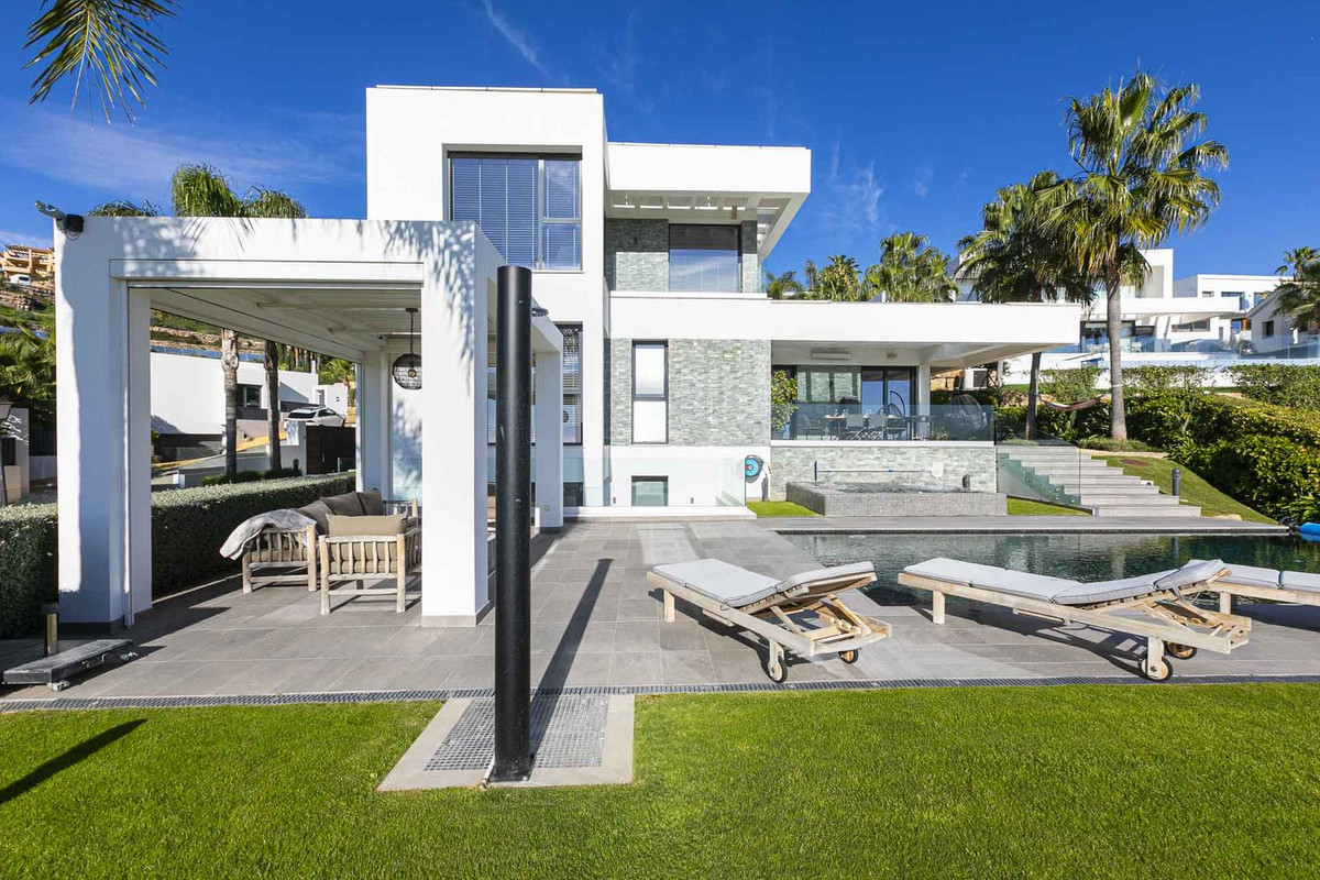 4 Bed Townhouse for sale in Benahavís Costa Del Sol, Málaga, Spain
