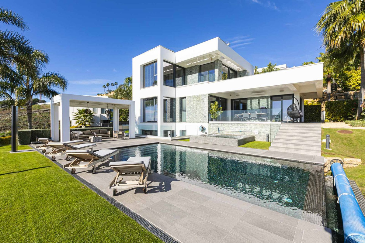 4 Bed Townhouse for sale in Benahavís Costa Del Sol, Málaga, Spain