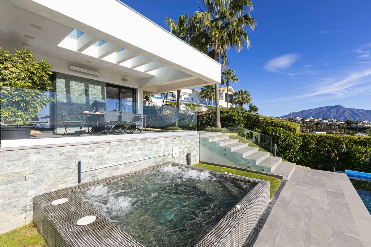 4 Bed Townhouse for sale in Benahavís Costa Del Sol, Málaga, Spain