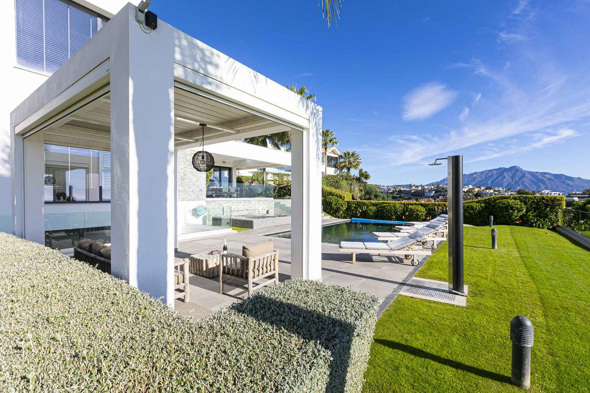 4 Bed Townhouse for sale in Benahavís Costa Del Sol, Málaga, Spain