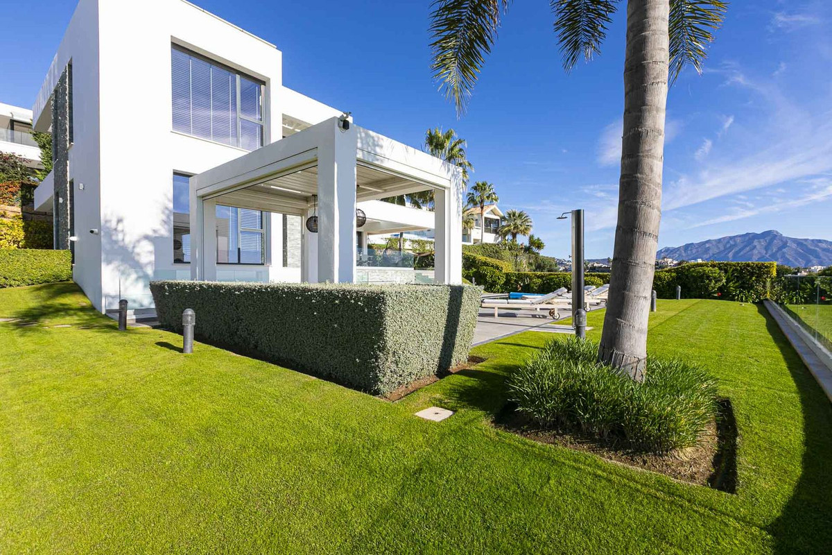 4 Bed Townhouse for sale in Benahavís Costa Del Sol, Málaga, Spain