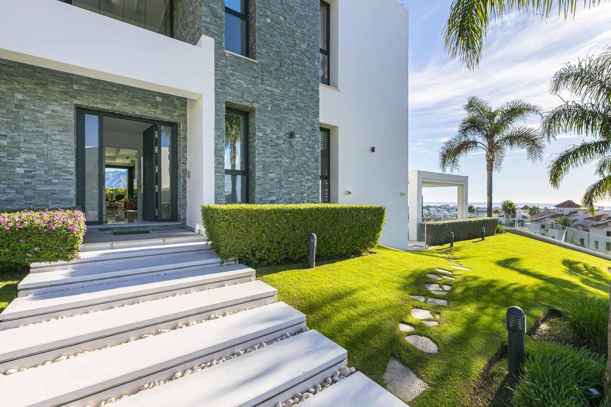4 Bed Townhouse for sale in Benahavís Costa Del Sol, Málaga, Spain
