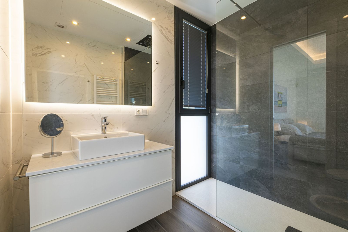 4 Bed Townhouse for sale in Benahavís Costa Del Sol, Málaga, Spain