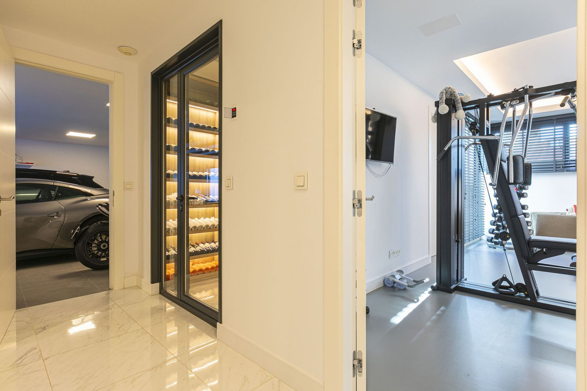 4 Bed Townhouse for sale in Benahavís Costa Del Sol, Málaga, Spain