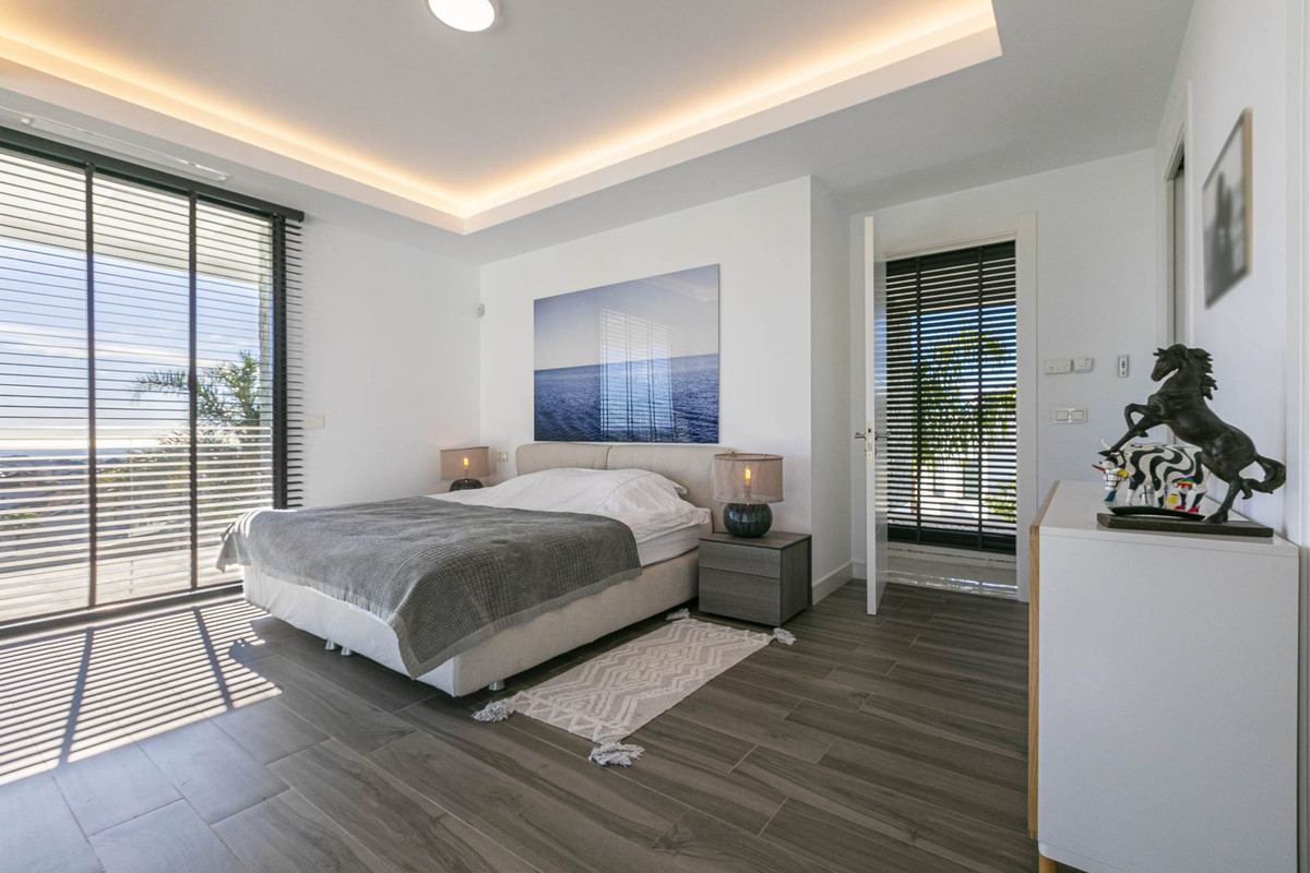 4 Bed Townhouse for sale in Benahavís Costa Del Sol, Málaga, Spain