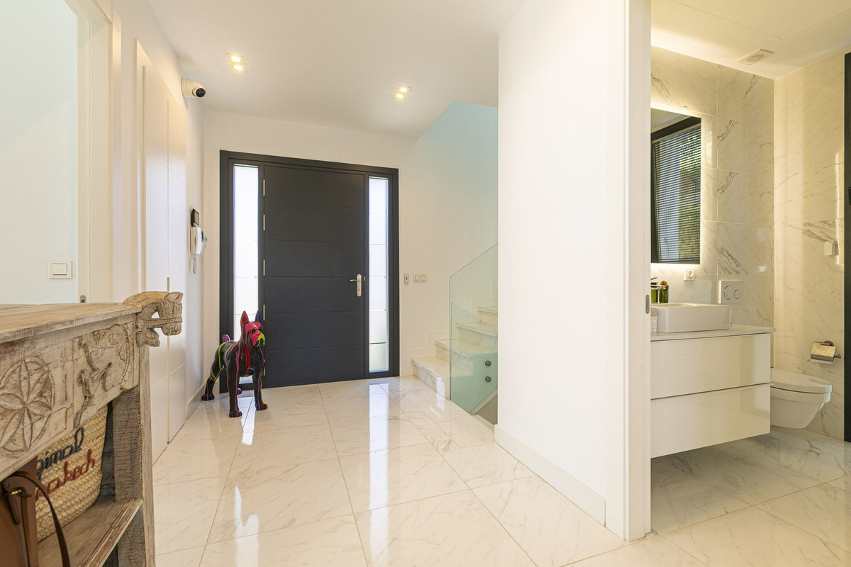 4 Bed Townhouse for sale in Benahavís Costa Del Sol, Málaga, Spain