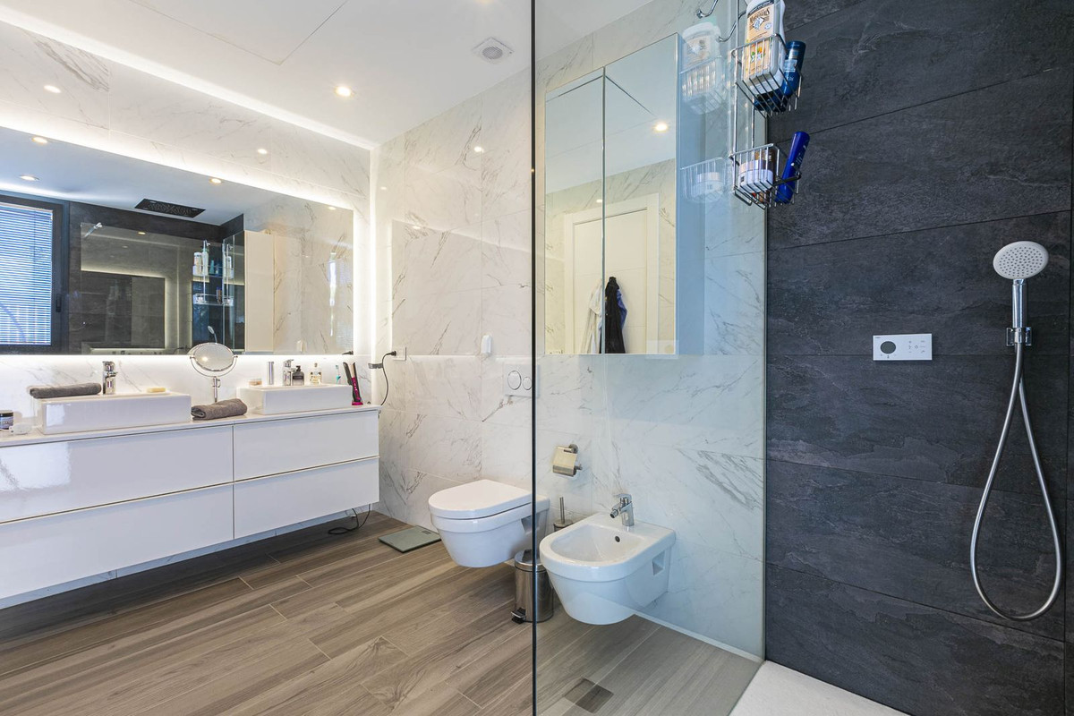 4 Bed Townhouse for sale in Benahavís Costa Del Sol, Málaga, Spain