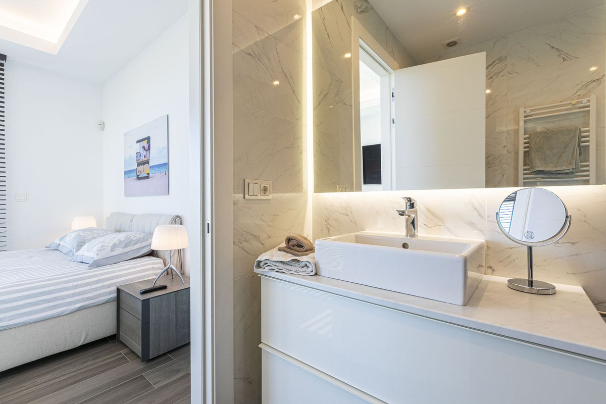 4 Bed Townhouse for sale in Benahavís Costa Del Sol, Málaga, Spain