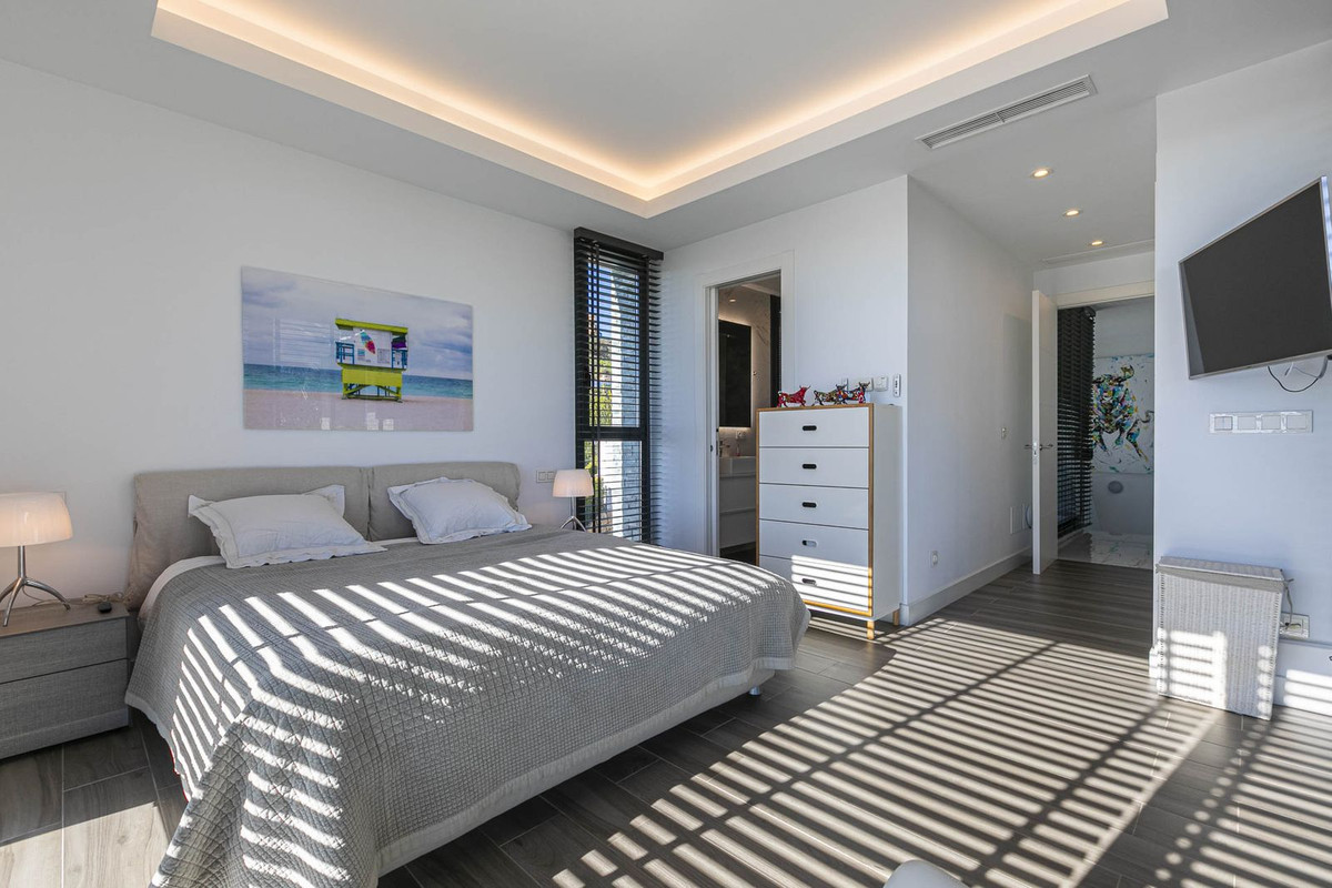 4 Bed Townhouse for sale in Benahavís Costa Del Sol, Málaga, Spain