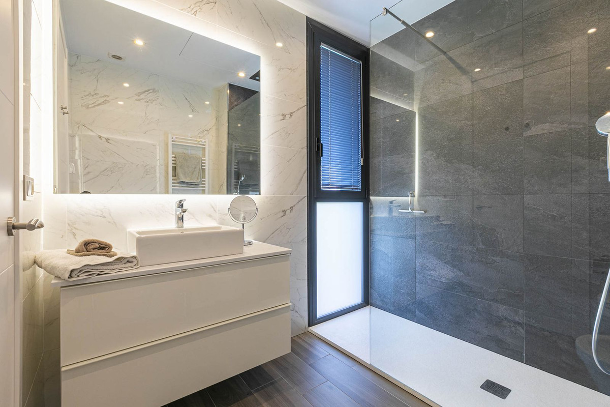 4 Bed Townhouse for sale in Benahavís Costa Del Sol, Málaga, Spain