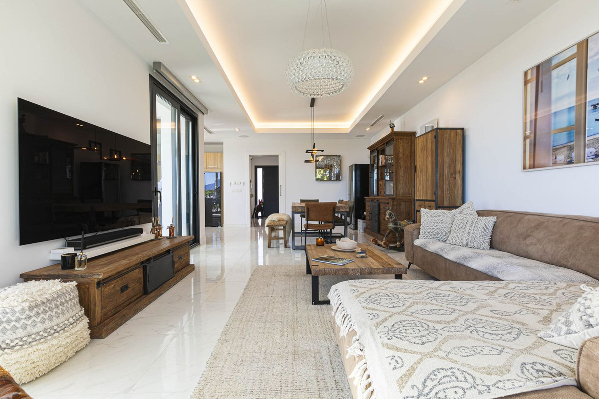 4 Bed Townhouse for sale in Benahavís Costa Del Sol, Málaga, Spain
