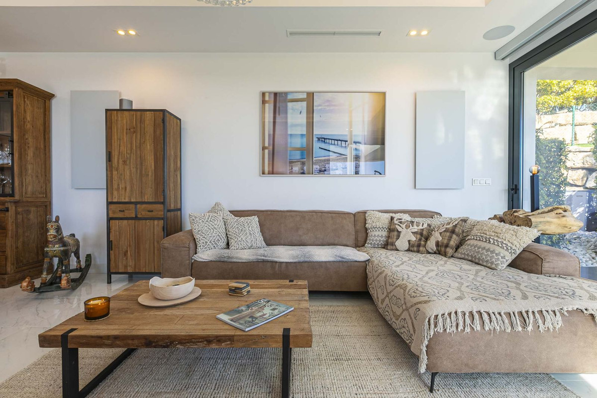 4 Bed Townhouse for sale in Benahavís Costa Del Sol, Málaga, Spain