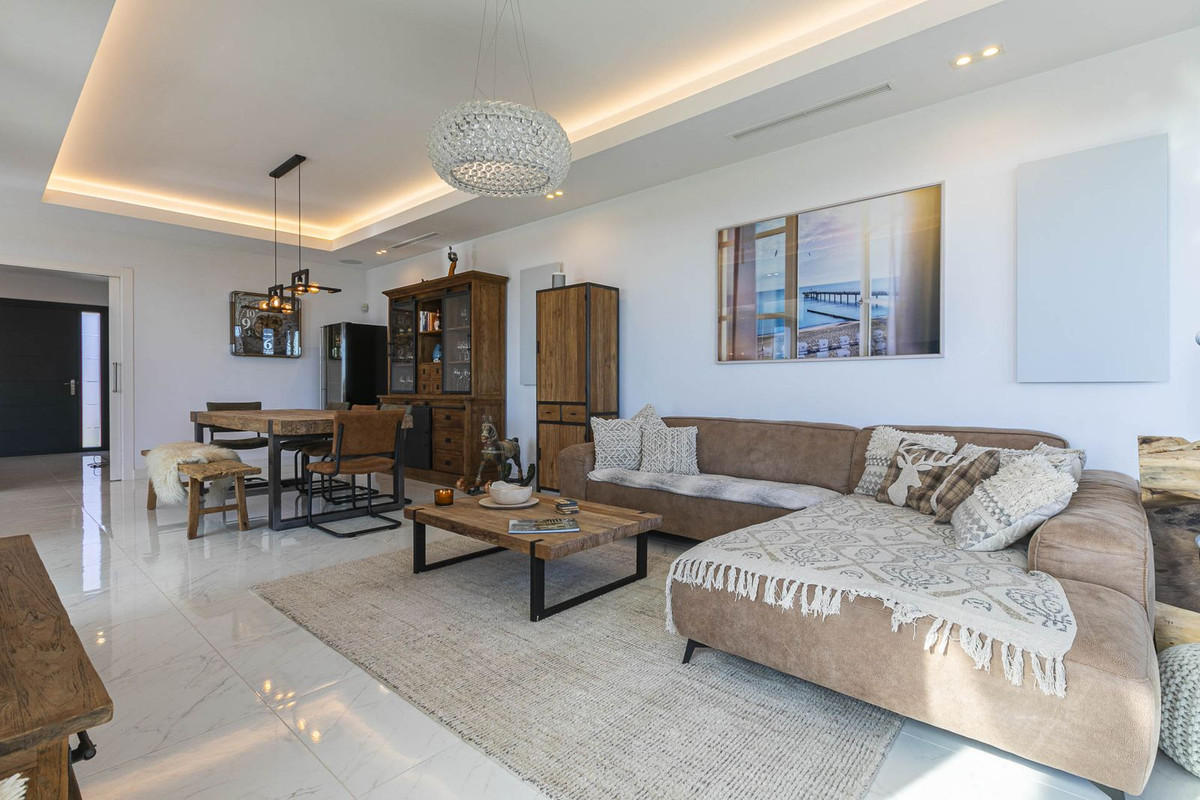 4 Bed Townhouse for sale in Benahavís Costa Del Sol, Málaga, Spain