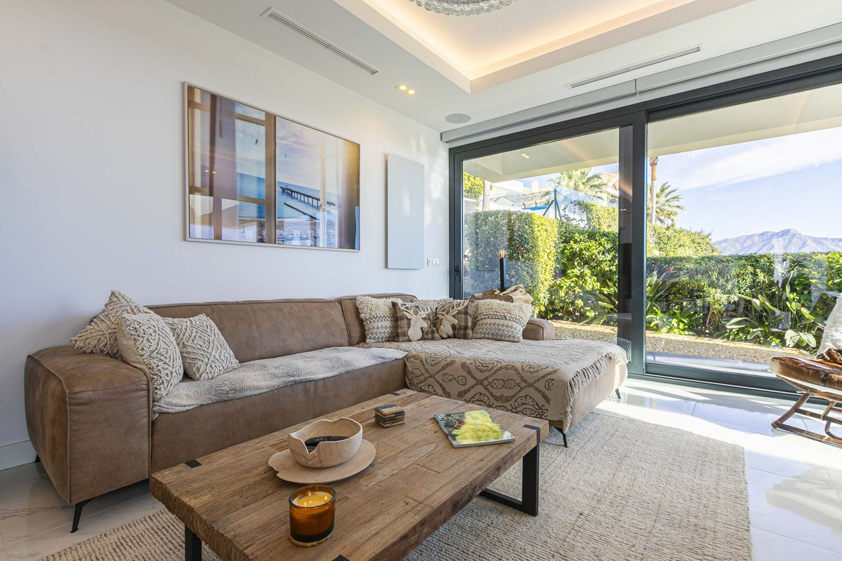 4 Bed Townhouse for sale in Benahavís Costa Del Sol, Málaga, Spain