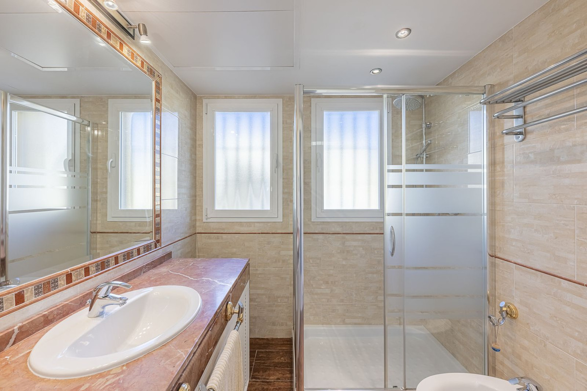 Se vende Pareada de 3 dormitorios en Costa Del Sol, Málaga, España